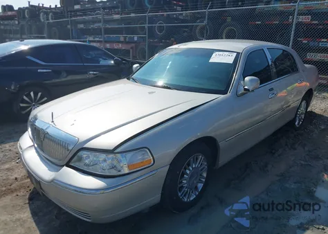 2008 Lincoln Town Car Signature Limited из США, поврежденный, VIN 2LNHM82V38X643238
